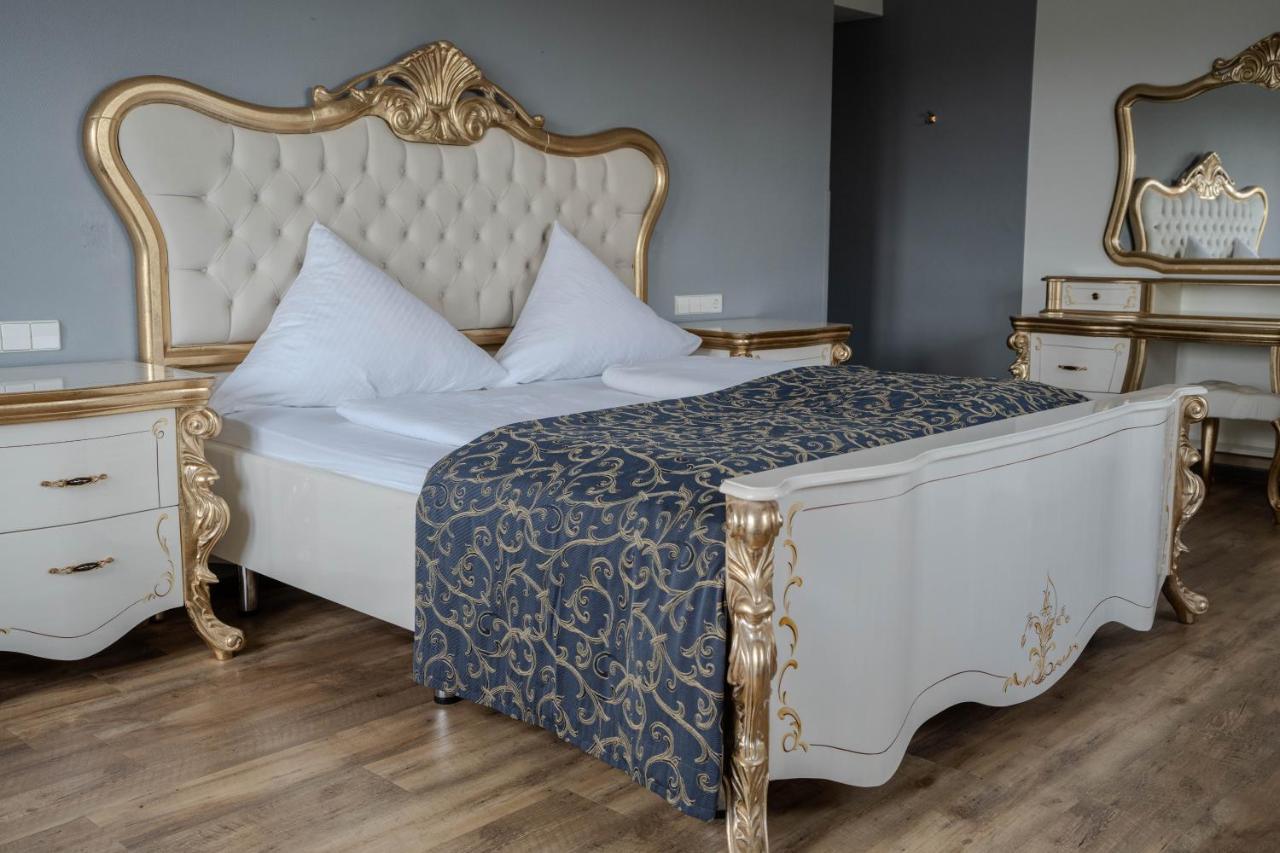 Eventlocation & Hotel Schloss Neuburg Obrigheim Bagian luar foto